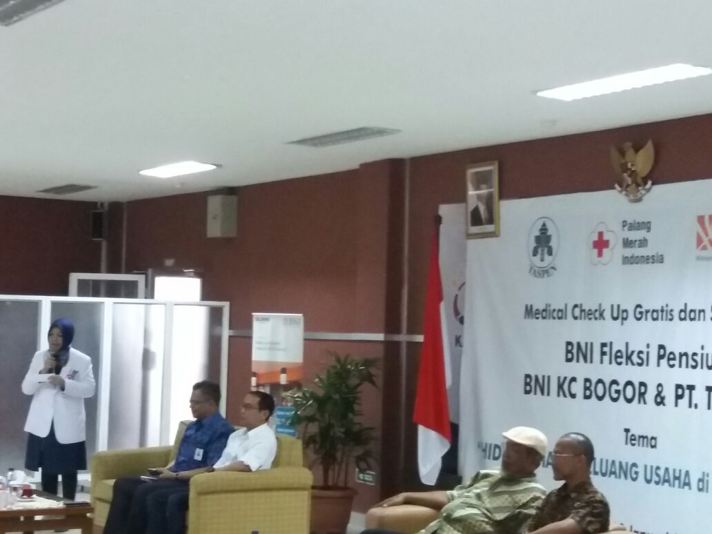 RS PMI BOGOR MELAKUKAN PEMERIKSAAN KESEHATAN GRATIS 