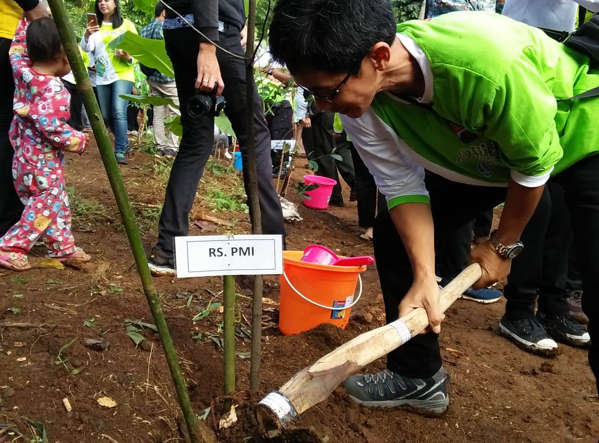 MEMPERINGATI HARI MENANAM POHON INDONESIA
